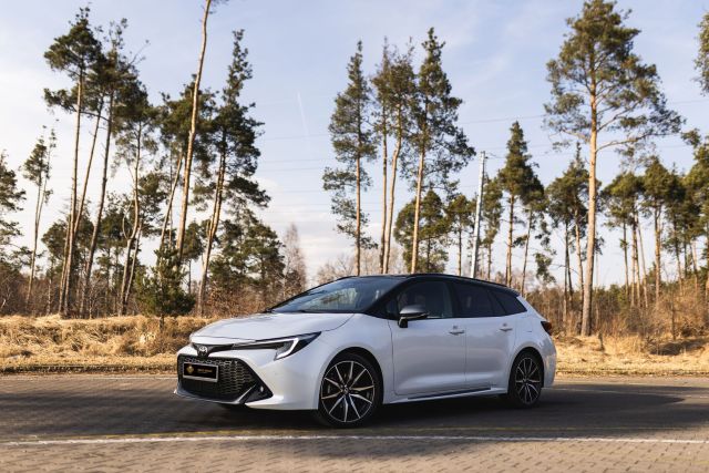 Totoa Corolla Touring Sports (1)